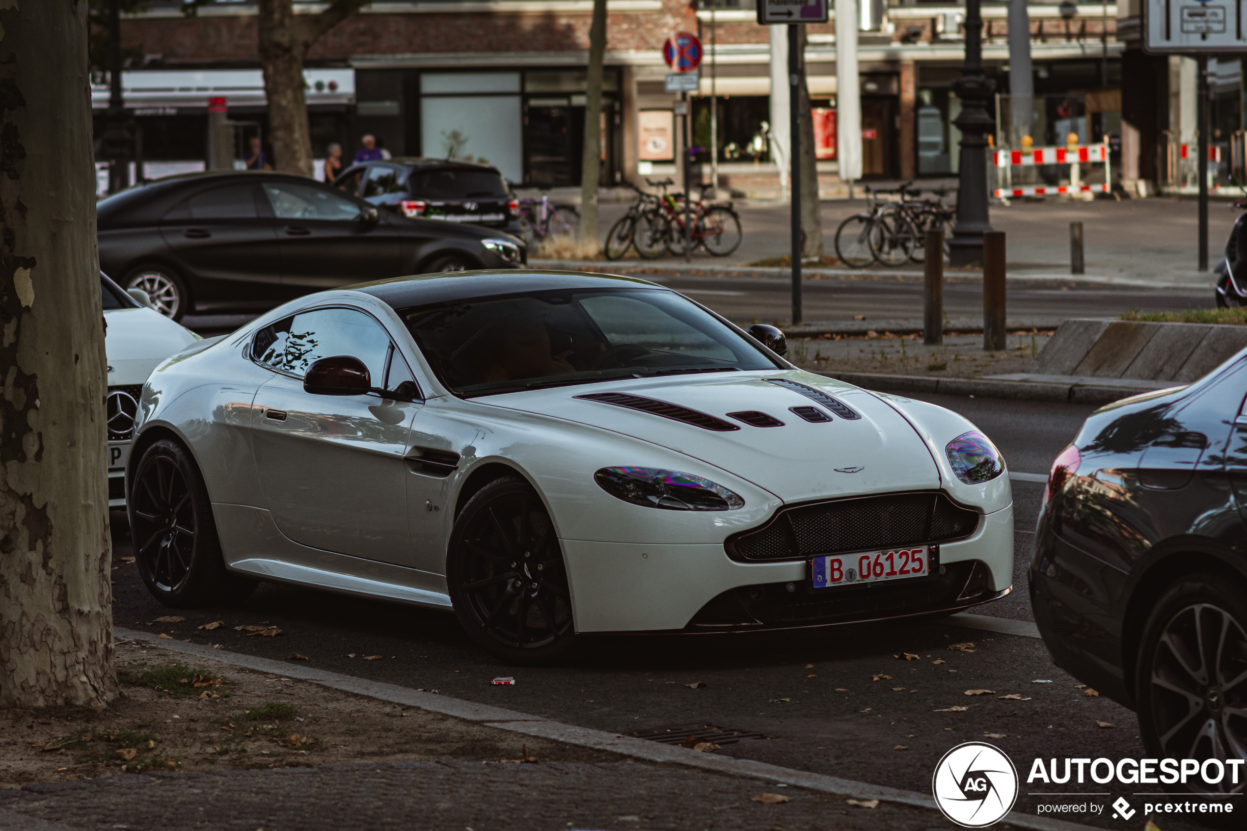 Aston Martin V12 Vantage S