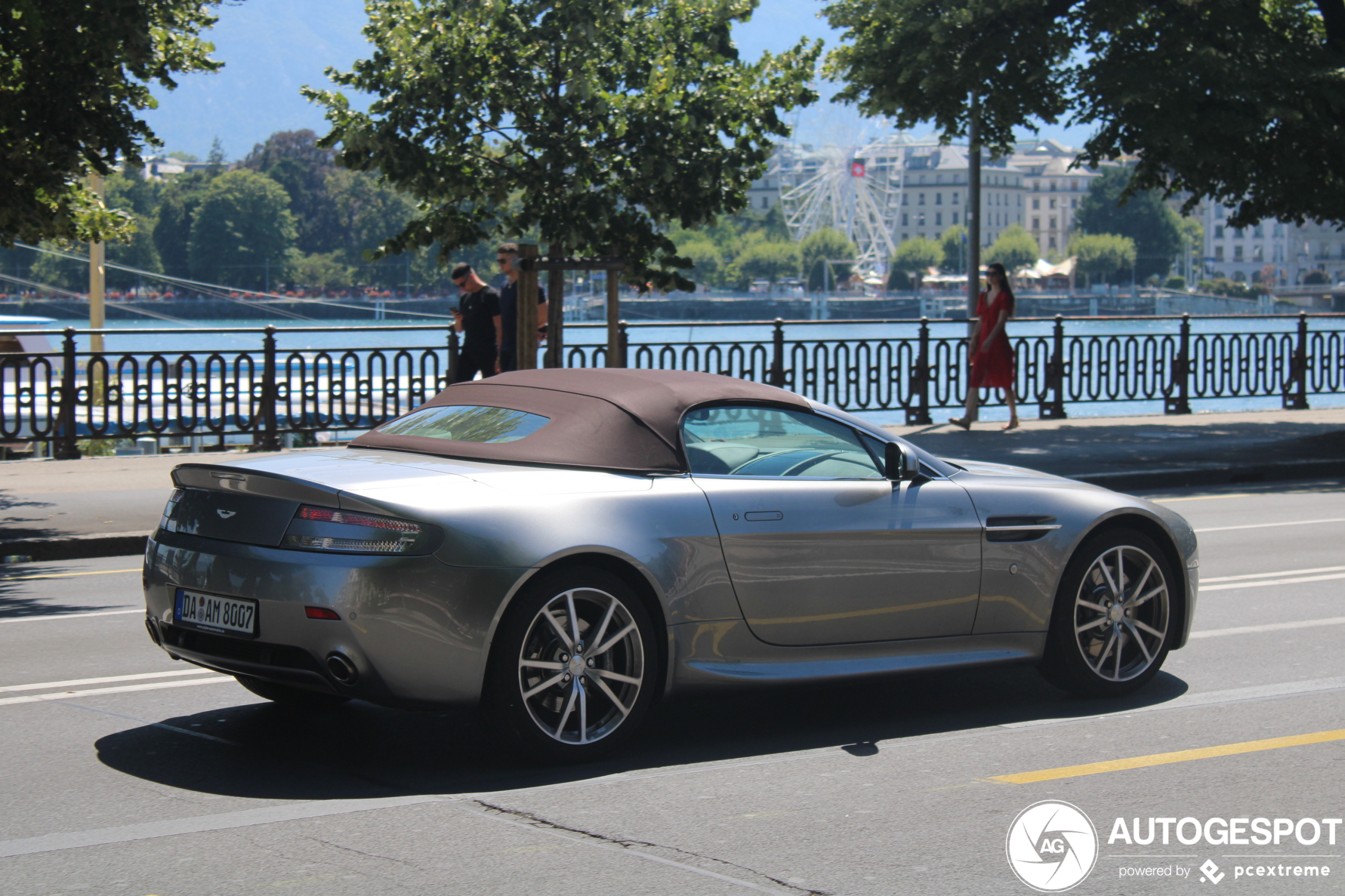 Aston Martin V8 Vantage Roadster