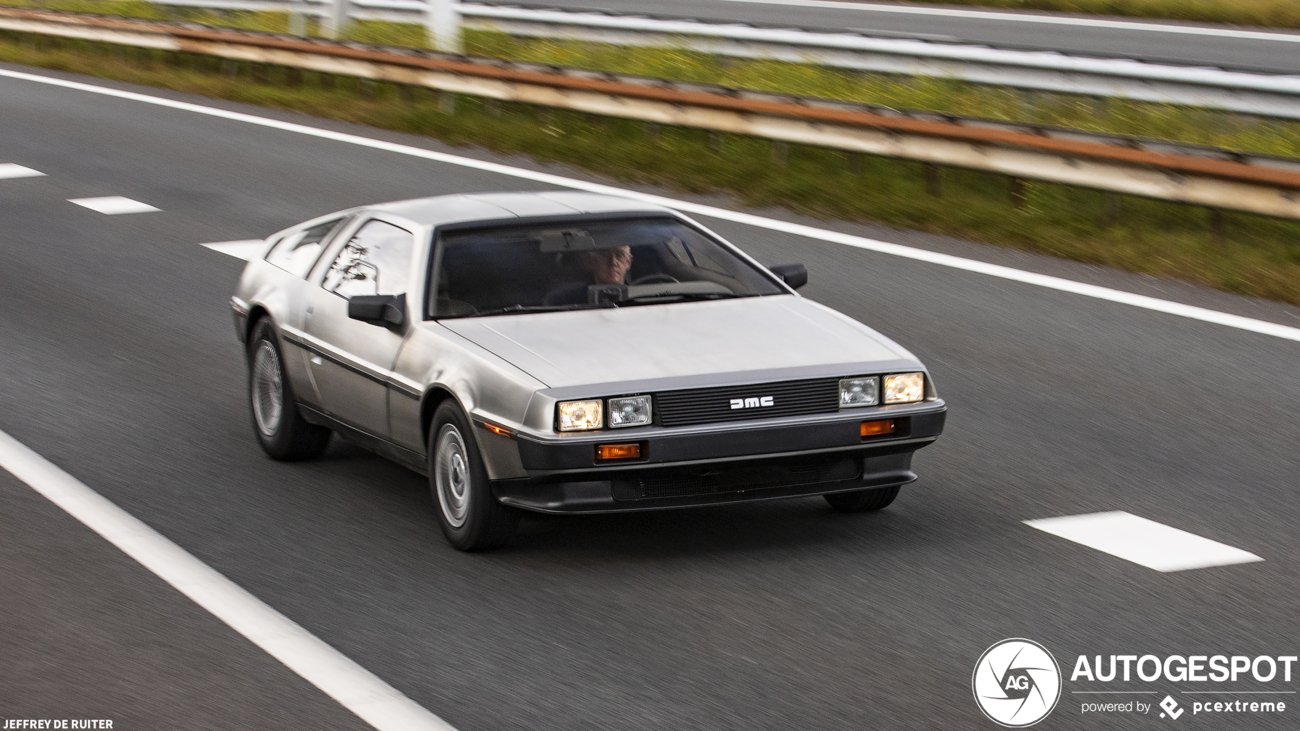 DeLorean DMC-12