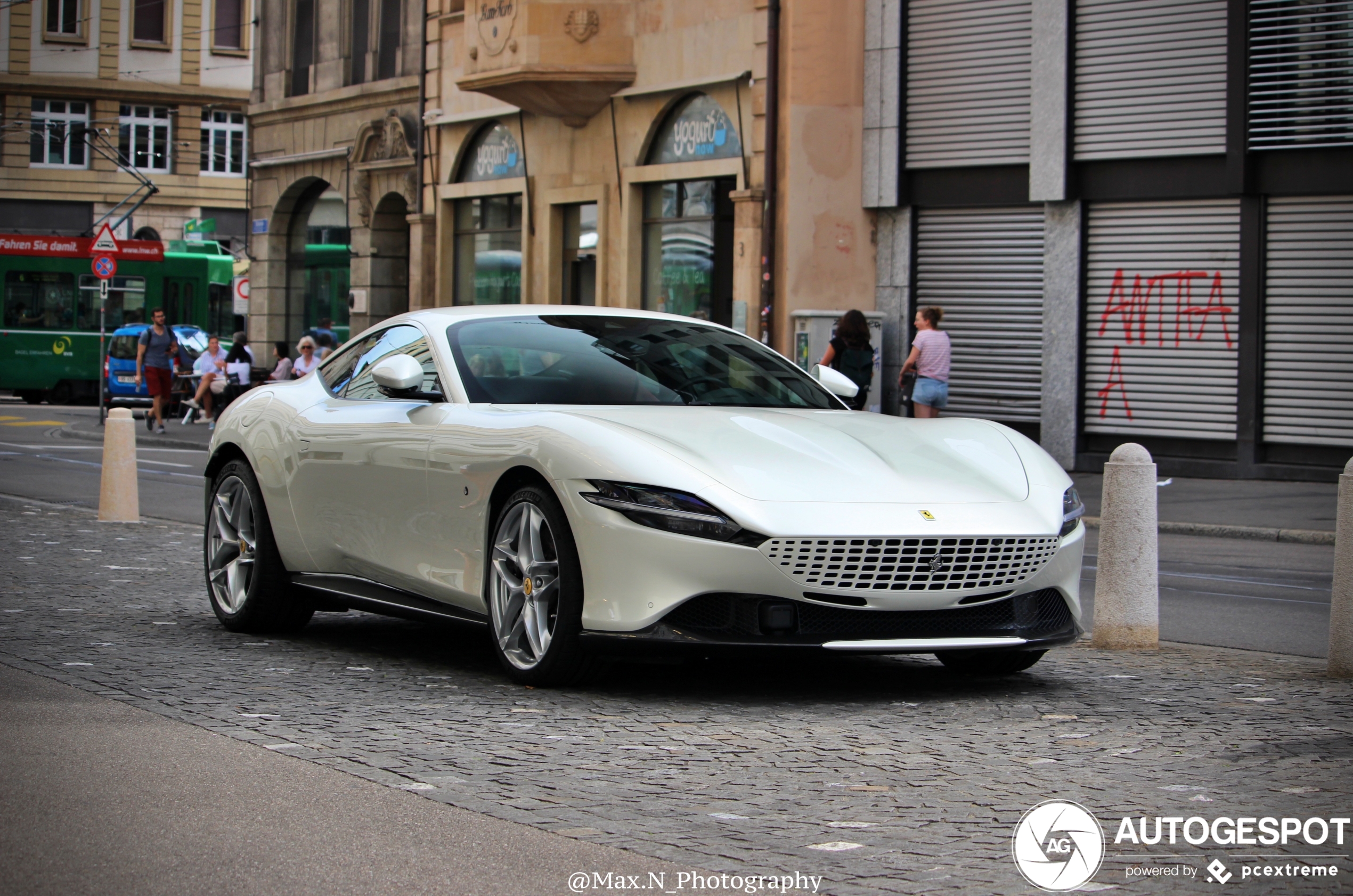 Eerste Ferrari Roma zonder camouflage staat in Basel