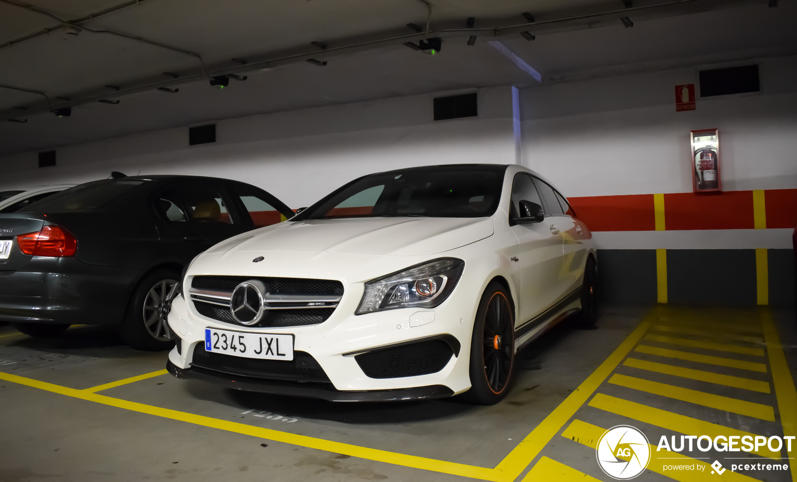 Mercedes-Benz CLA 45 AMG Shooting Brake OrangeArt Edition