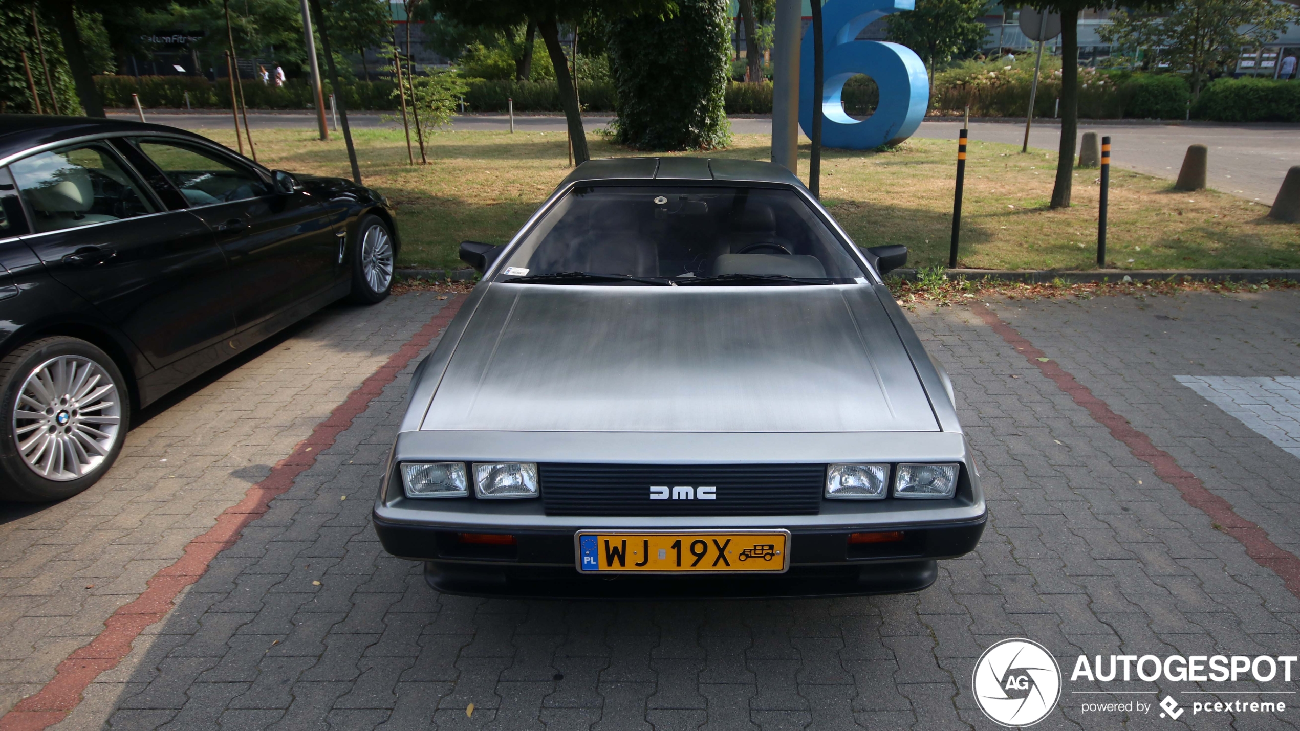 DeLorean DMC-12