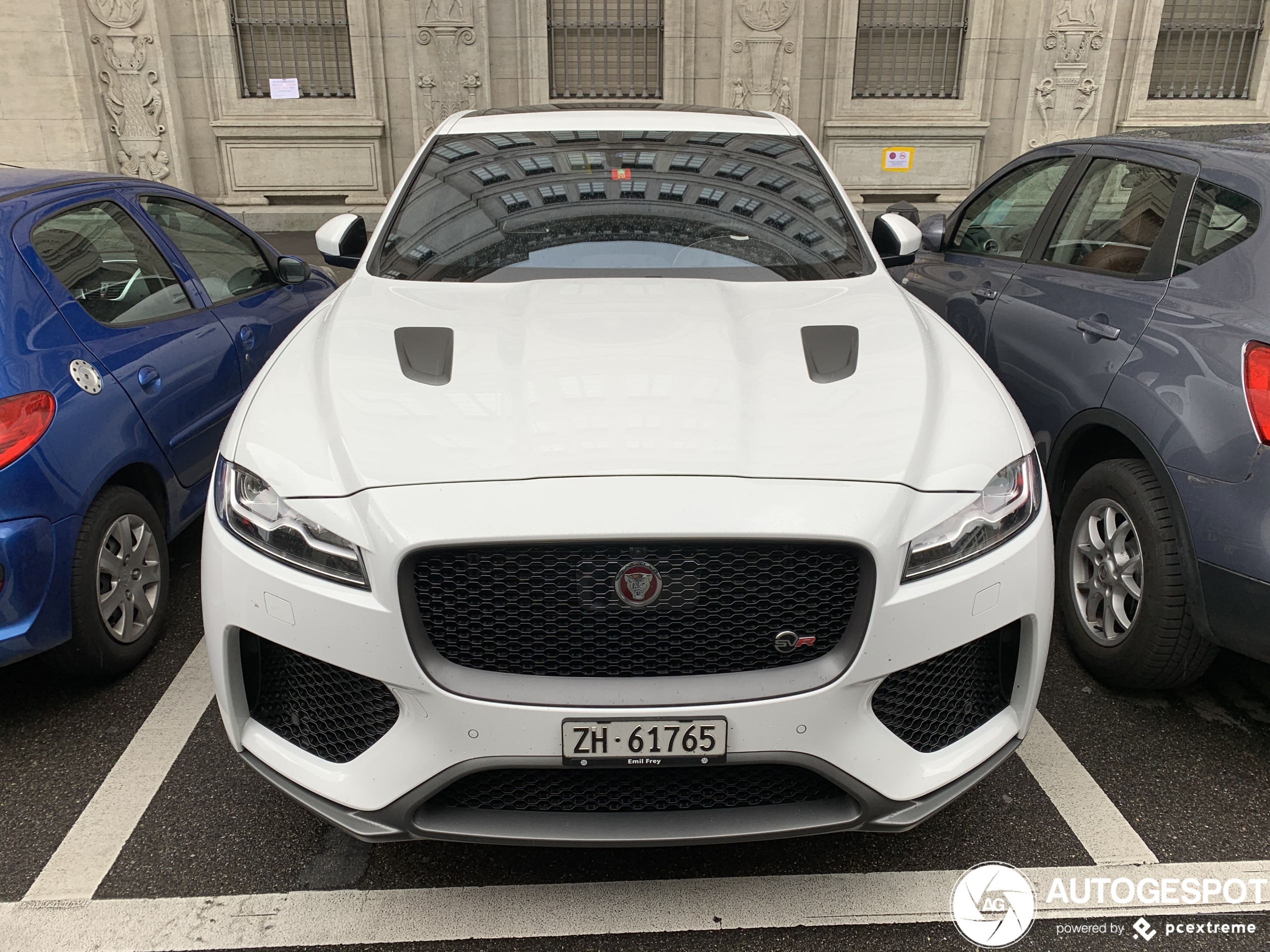 Jaguar F-PACE SVR