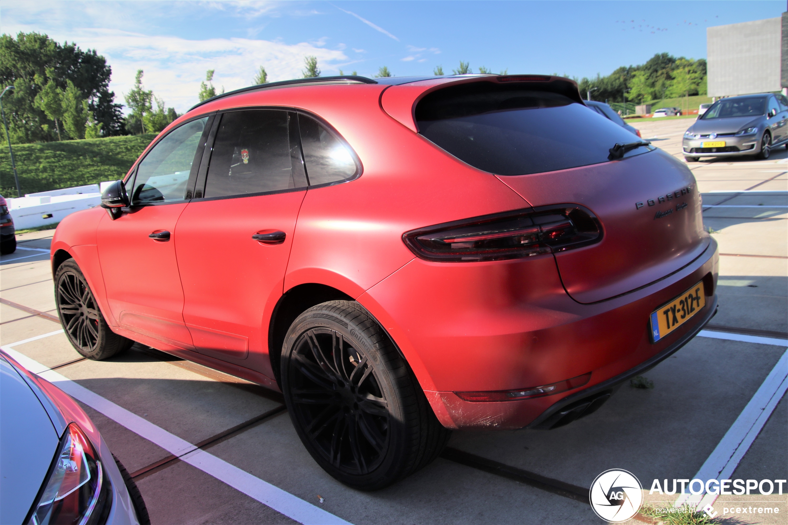 Porsche 95B Macan Turbo