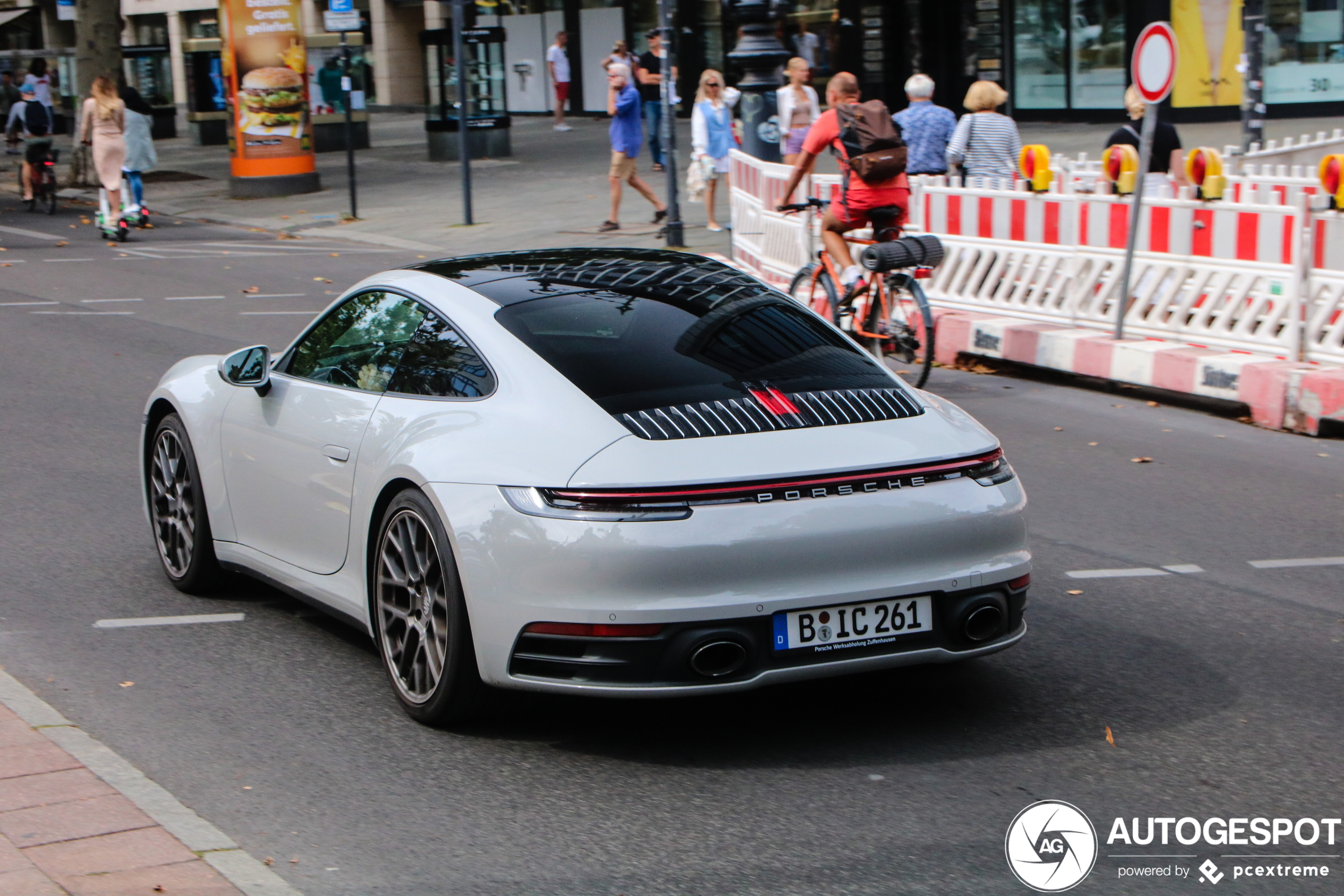 Porsche 992 Carrera 4S