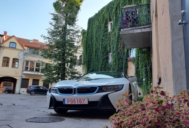 BMW i8 Roadster