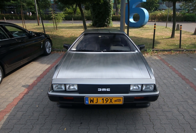 DeLorean DMC-12