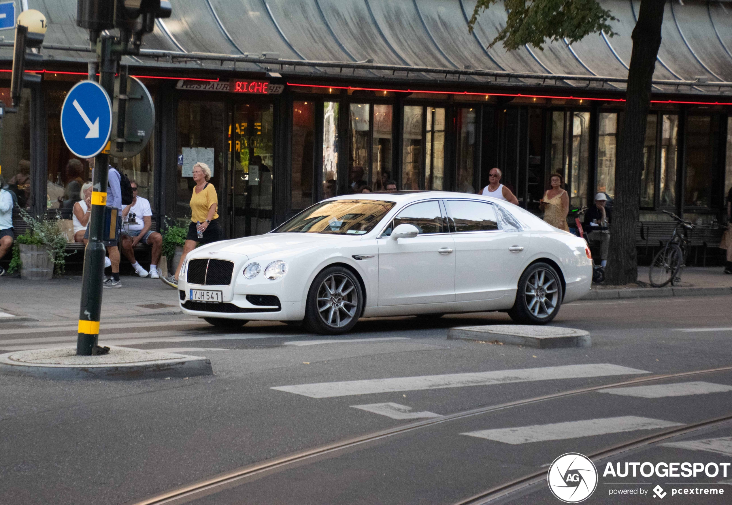 Bentley Flying Spur V8 S