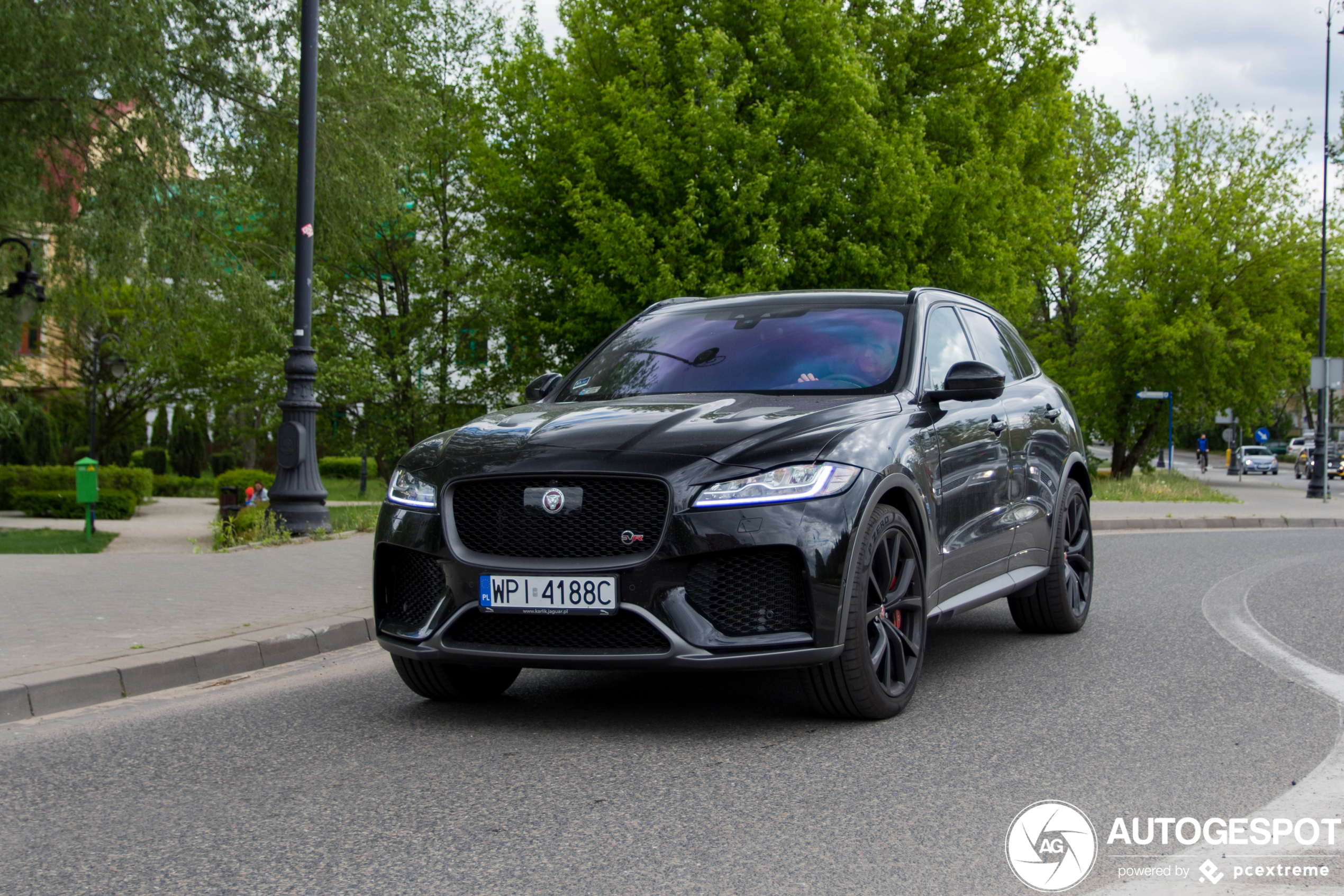 Jaguar F-PACE SVR