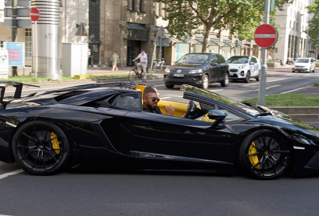 Lamborghini Aventador LP700-4 Roadster