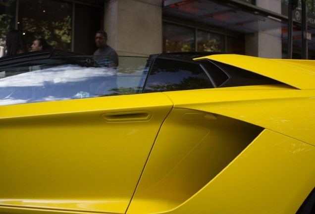 Lamborghini Aventador S LP740-4 Roadster