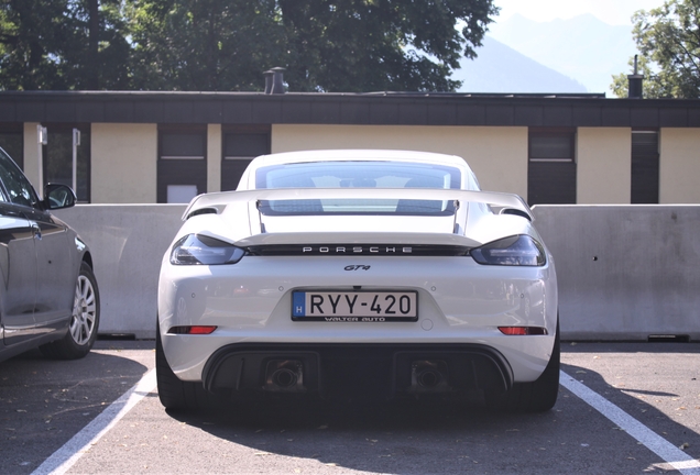 Porsche 718 Cayman GT4