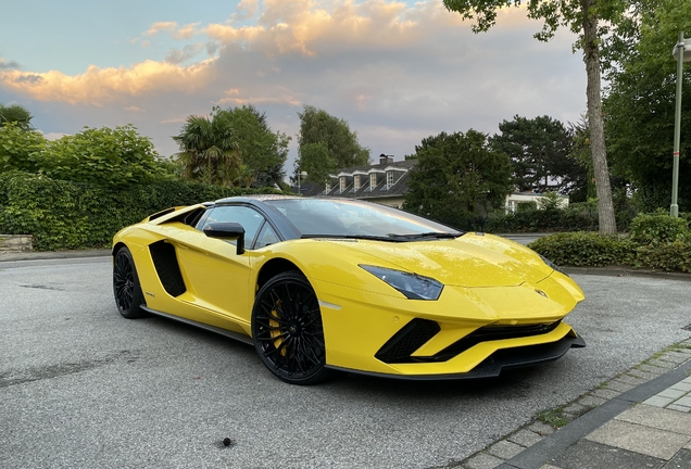 Lamborghini Aventador S LP740-4 Roadster