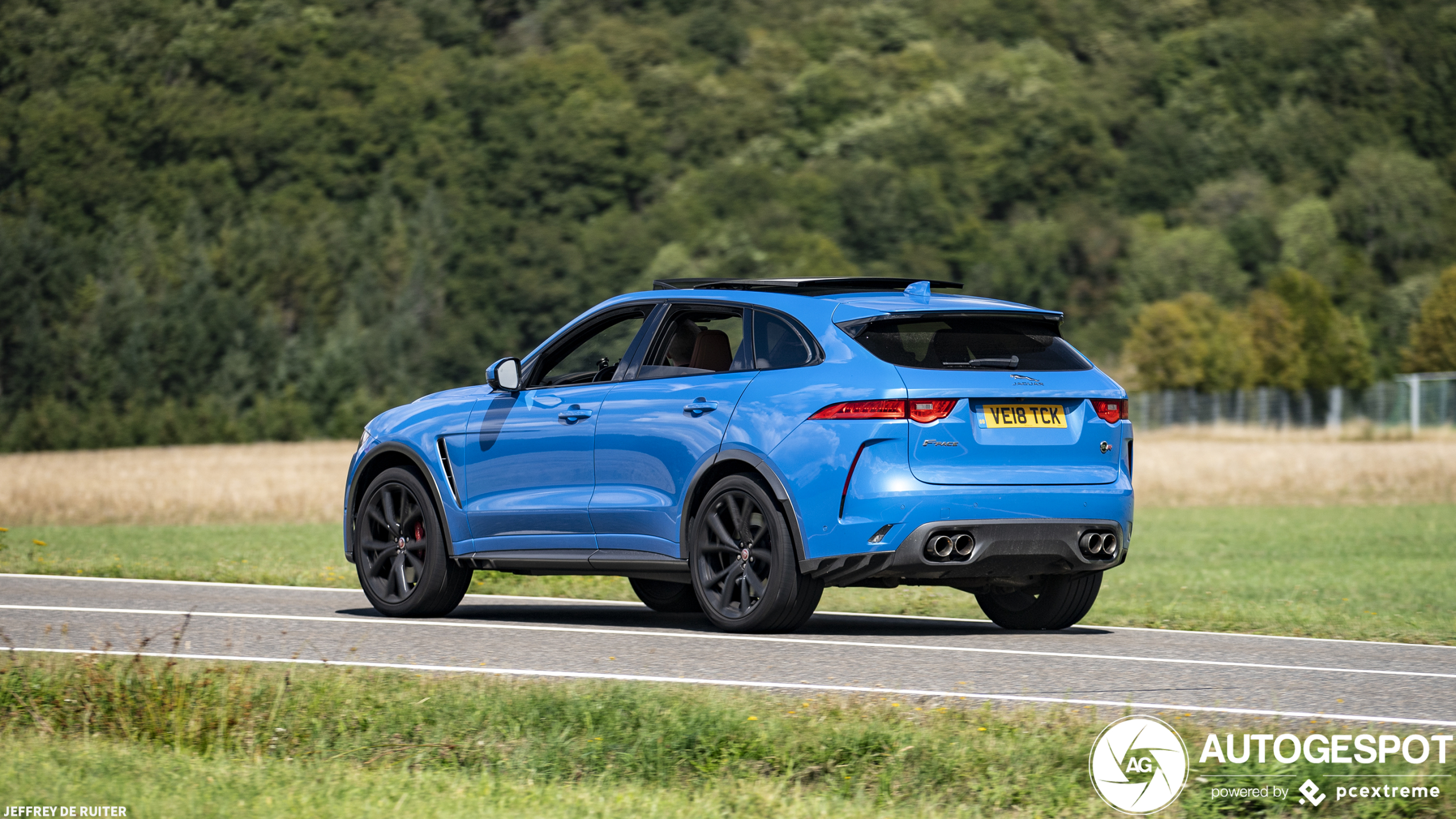 Jaguar F-PACE SVR