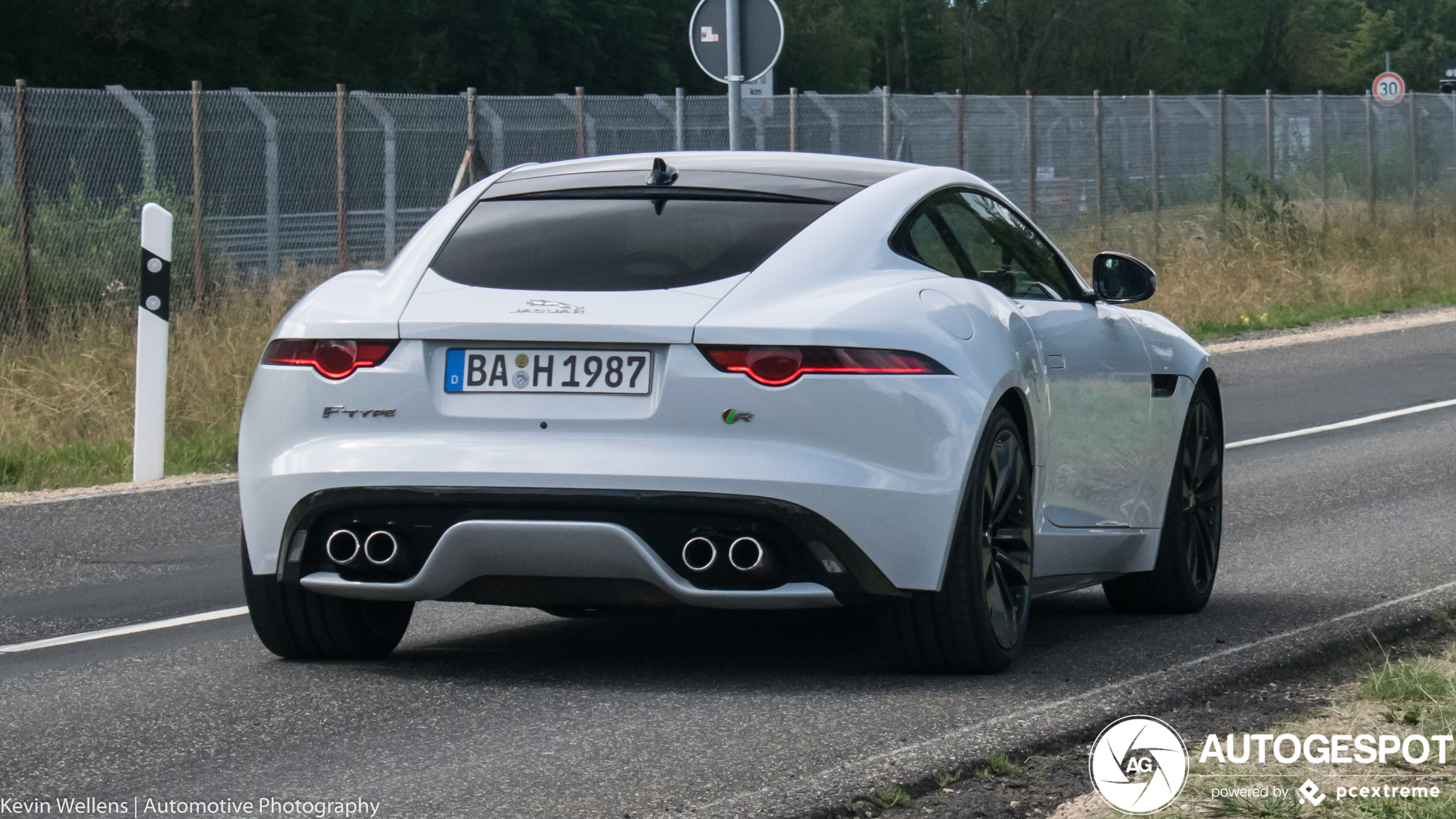 Jaguar F-TYPE R Coupé 2017