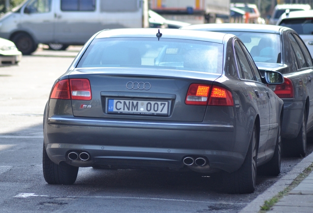 Audi S8 D3