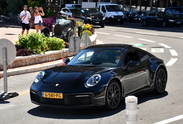 Porsche 992 Carrera 4S