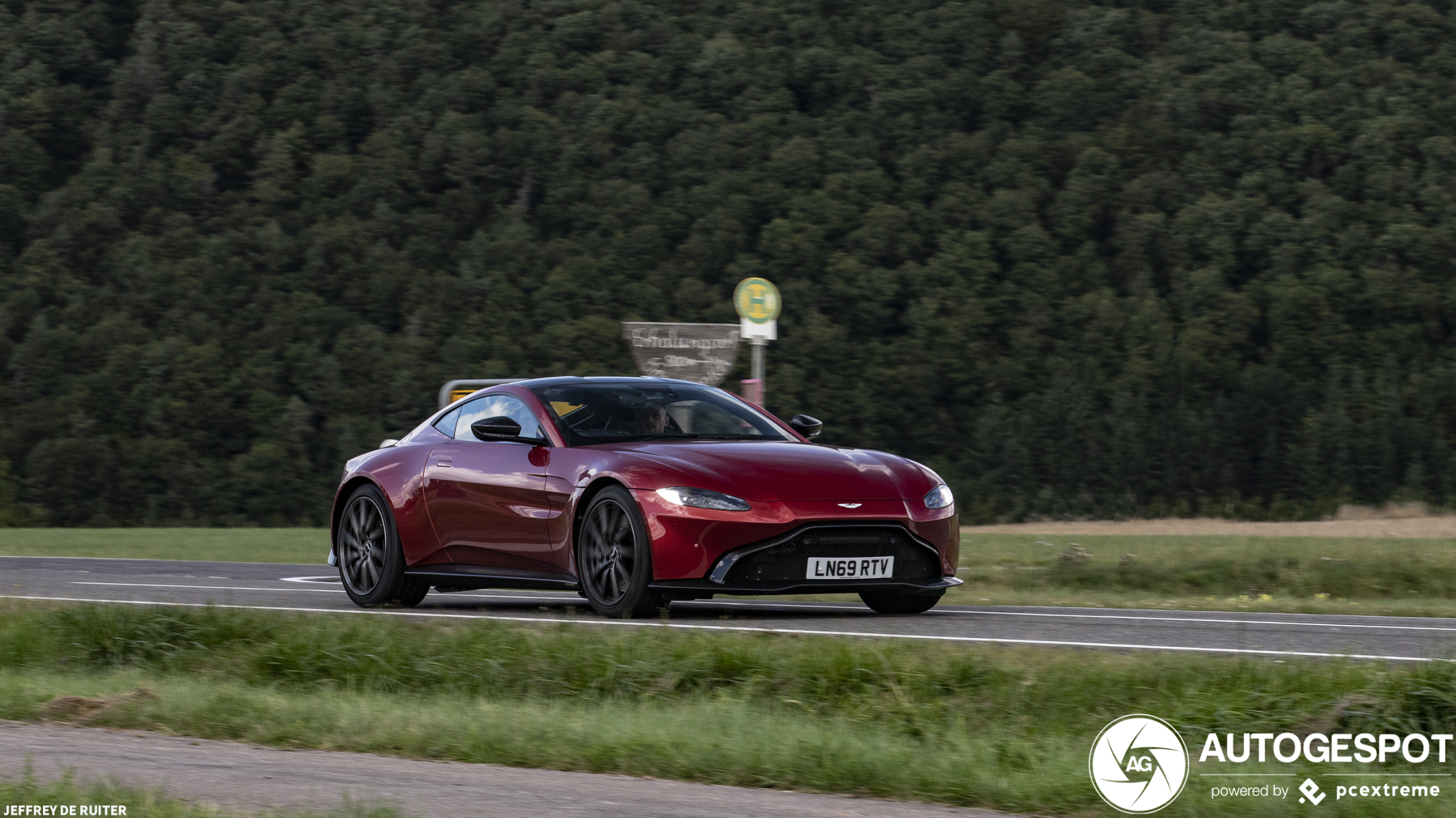 Aston Martin V8 Vantage 2018