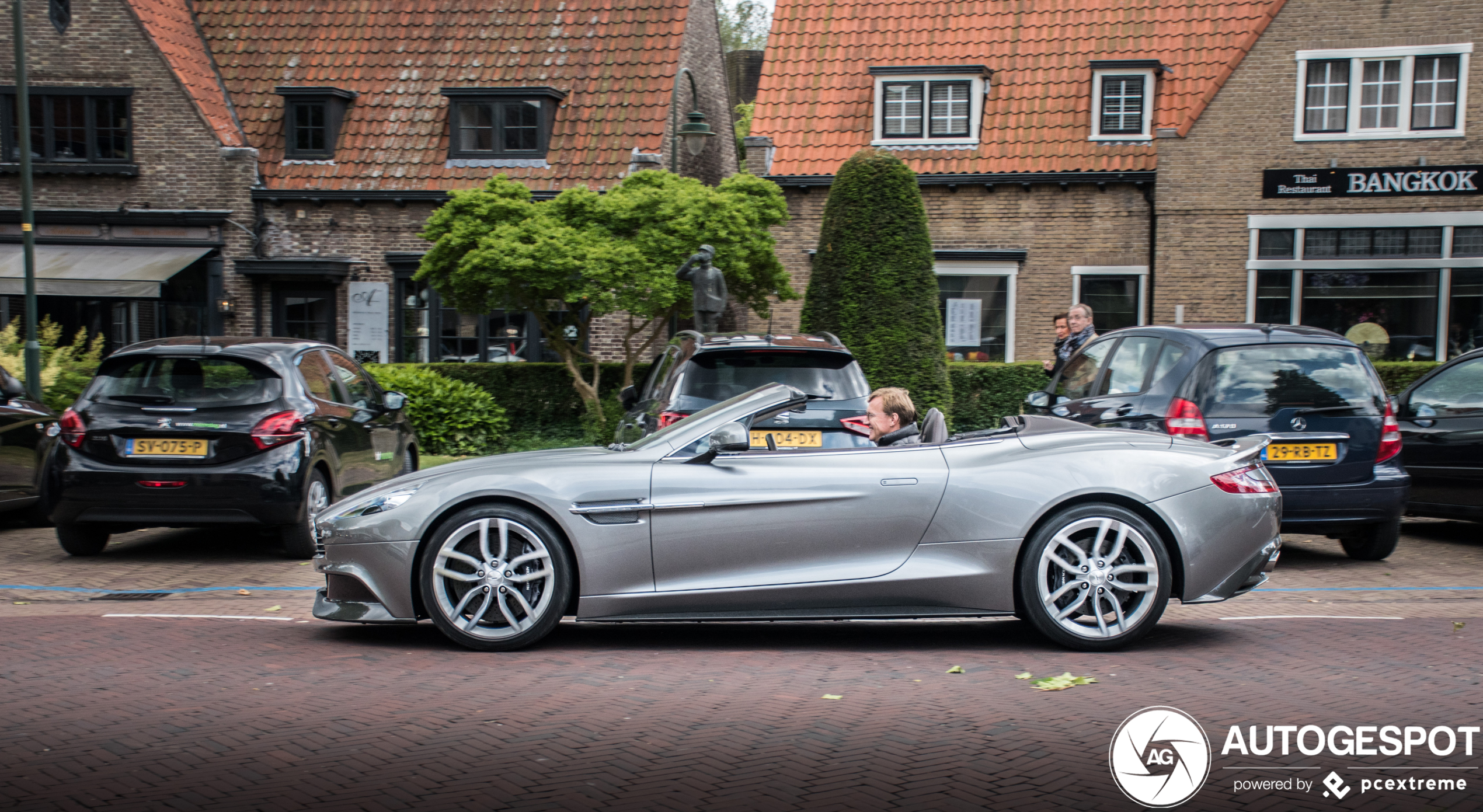 Aston Martin Vanquish Volante