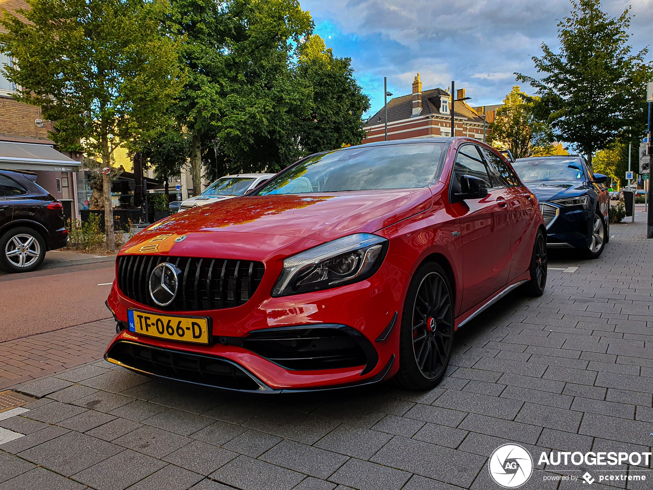 Mercedes-AMG A 45 W176 2015