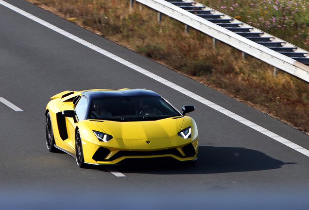 Lamborghini Aventador S LP740-4 Roadster