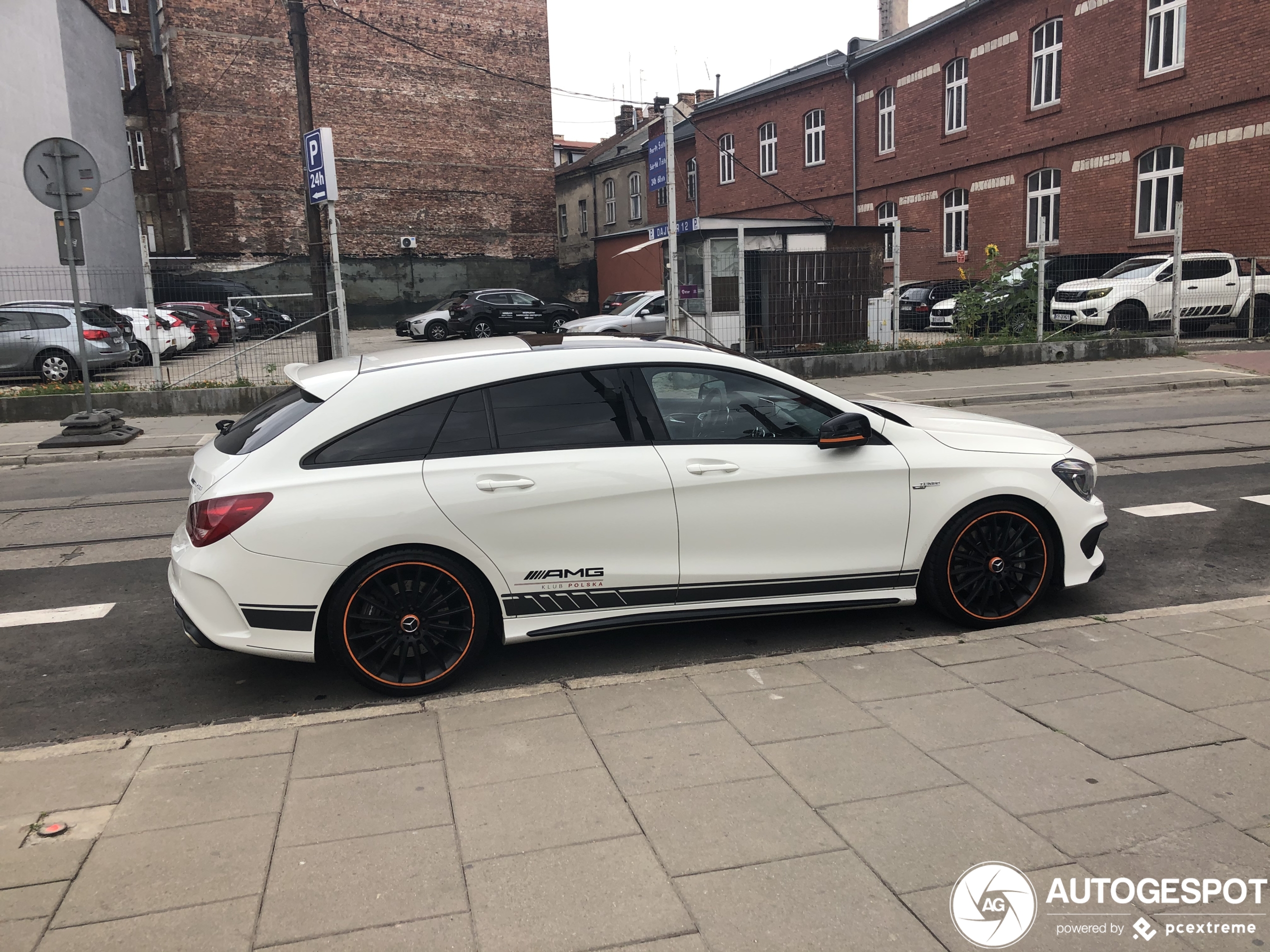 Mercedes-Benz CLA 45 AMG Shooting Brake OrangeArt Edition