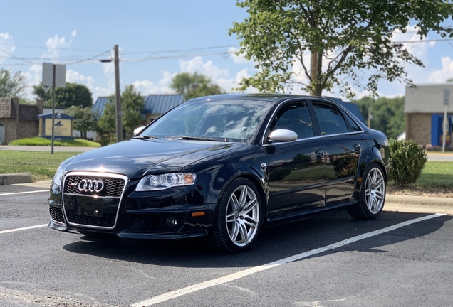 Audi RS4 Sedan