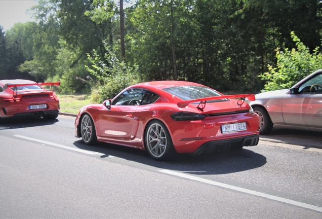 Porsche 718 Cayman GT4