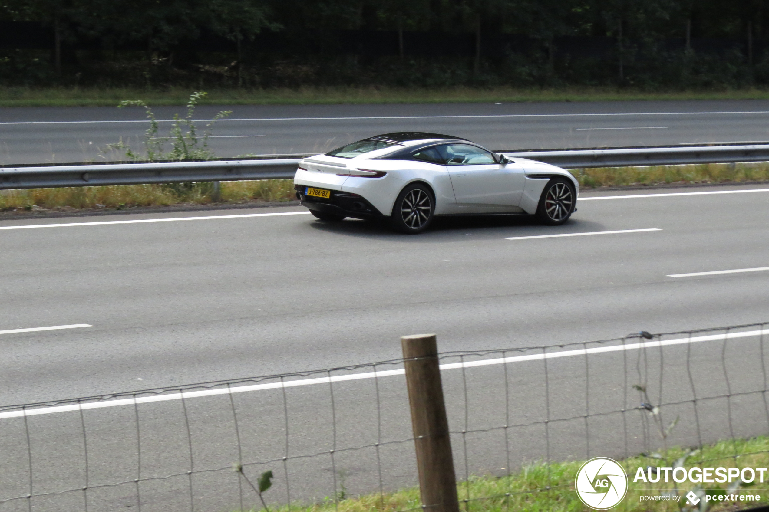 Aston Martin DB11