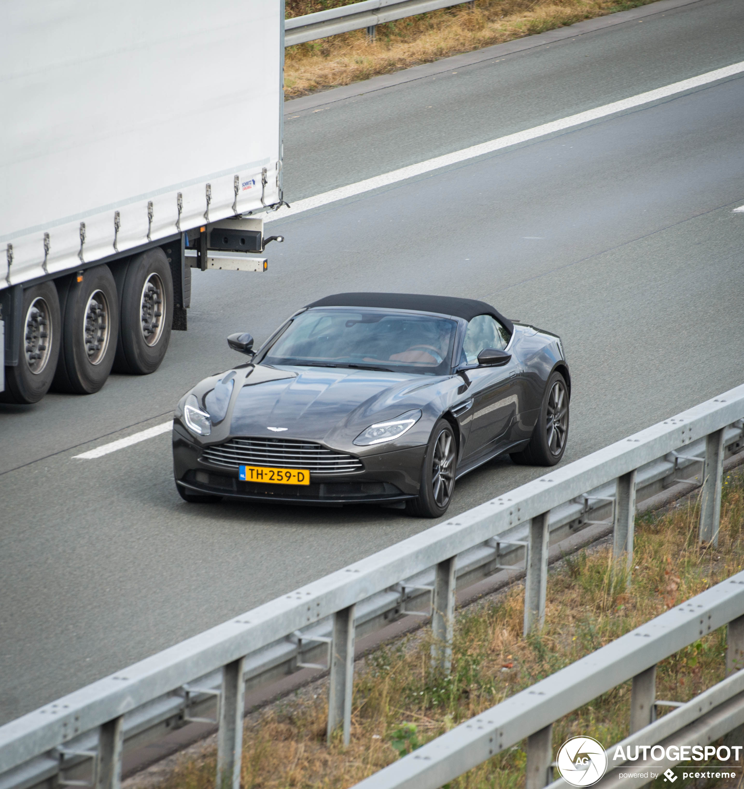 Aston Martin DB11 V8 Volante