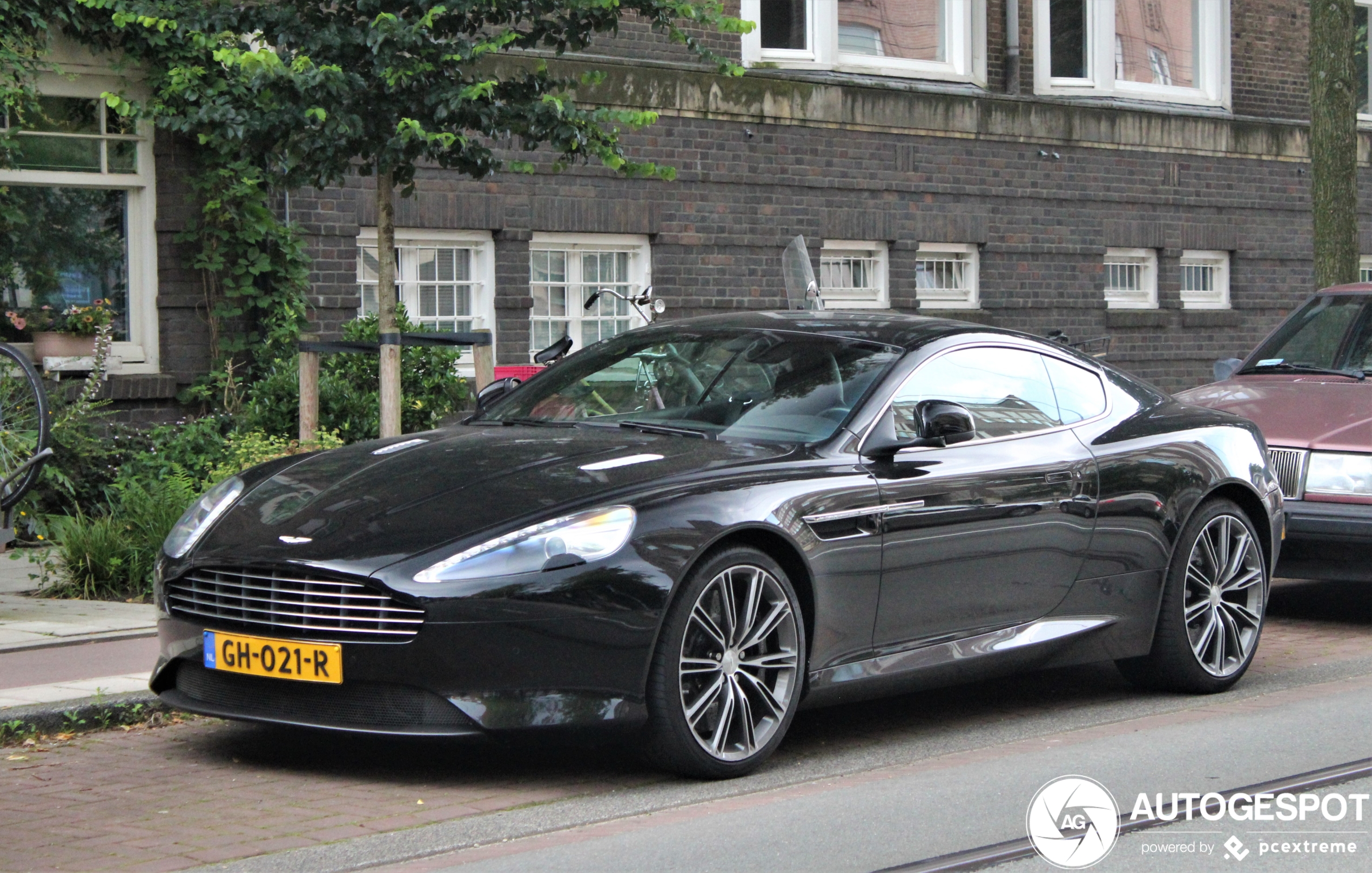 Aston Martin Virage 2011