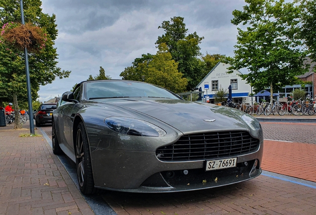 Aston Martin V8 Vantage Roadster 2012