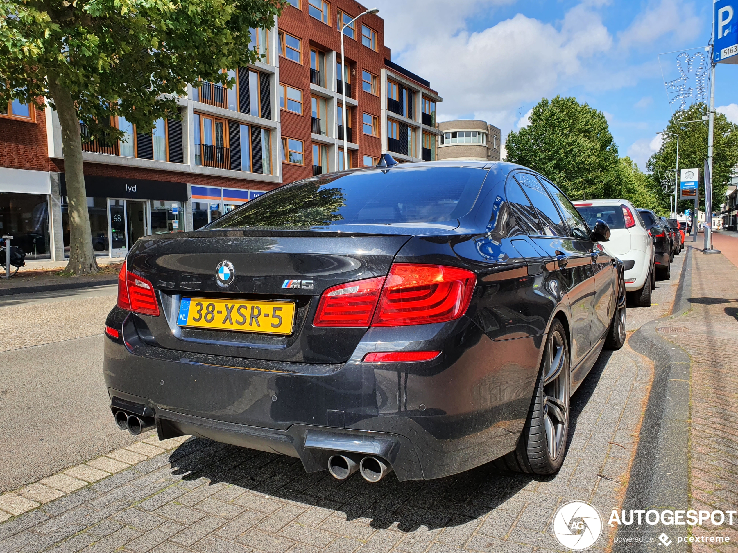 BMW M5 F10 2011