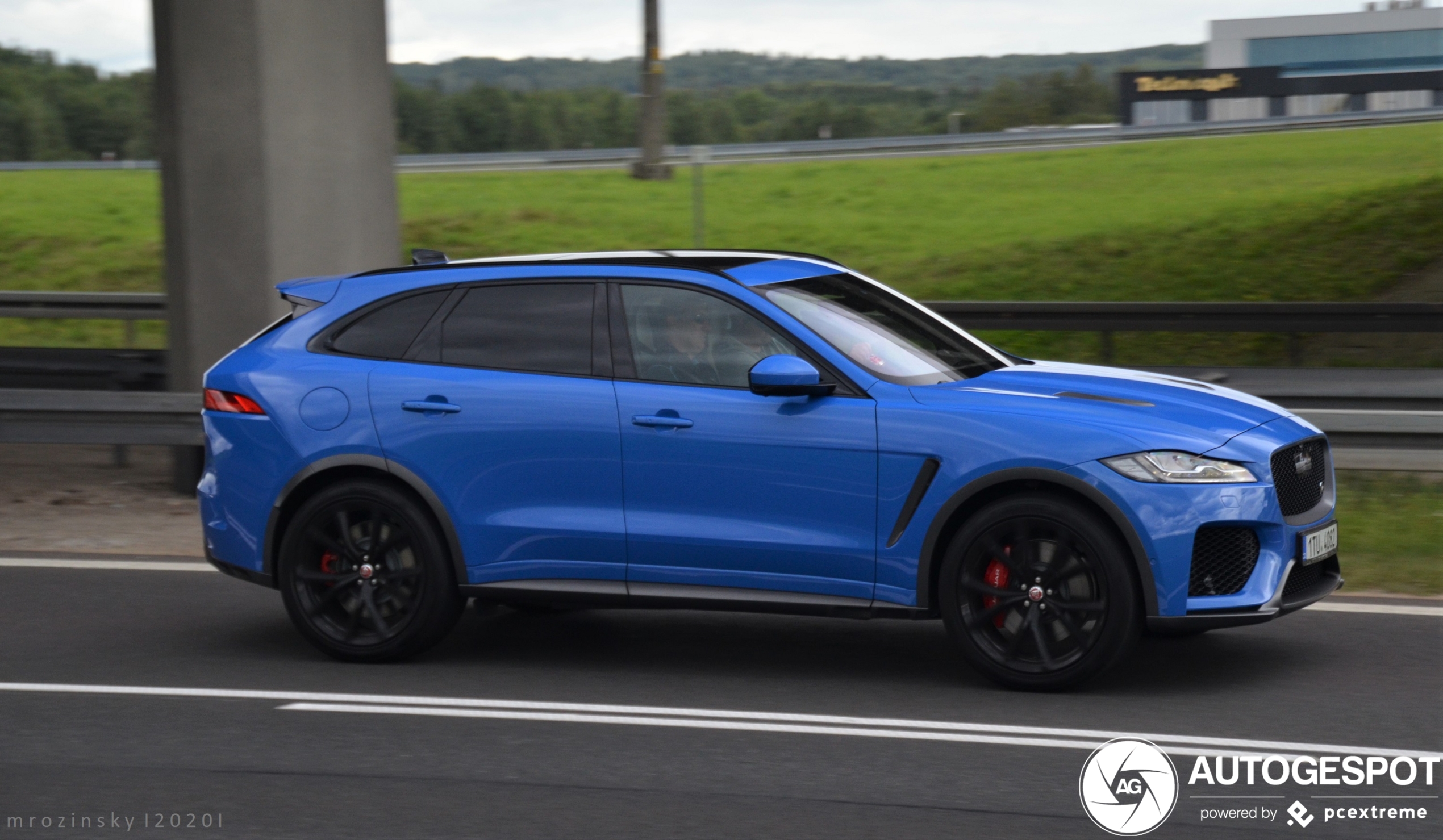 Jaguar F-PACE SVR