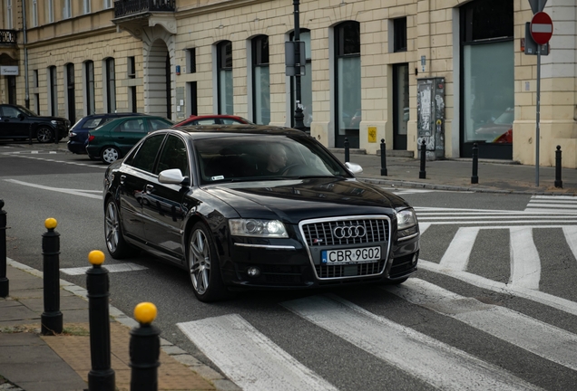 Audi S8 D3