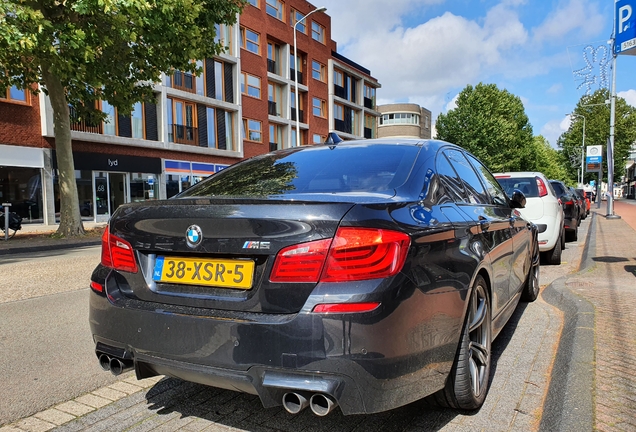 BMW M5 F10 2011