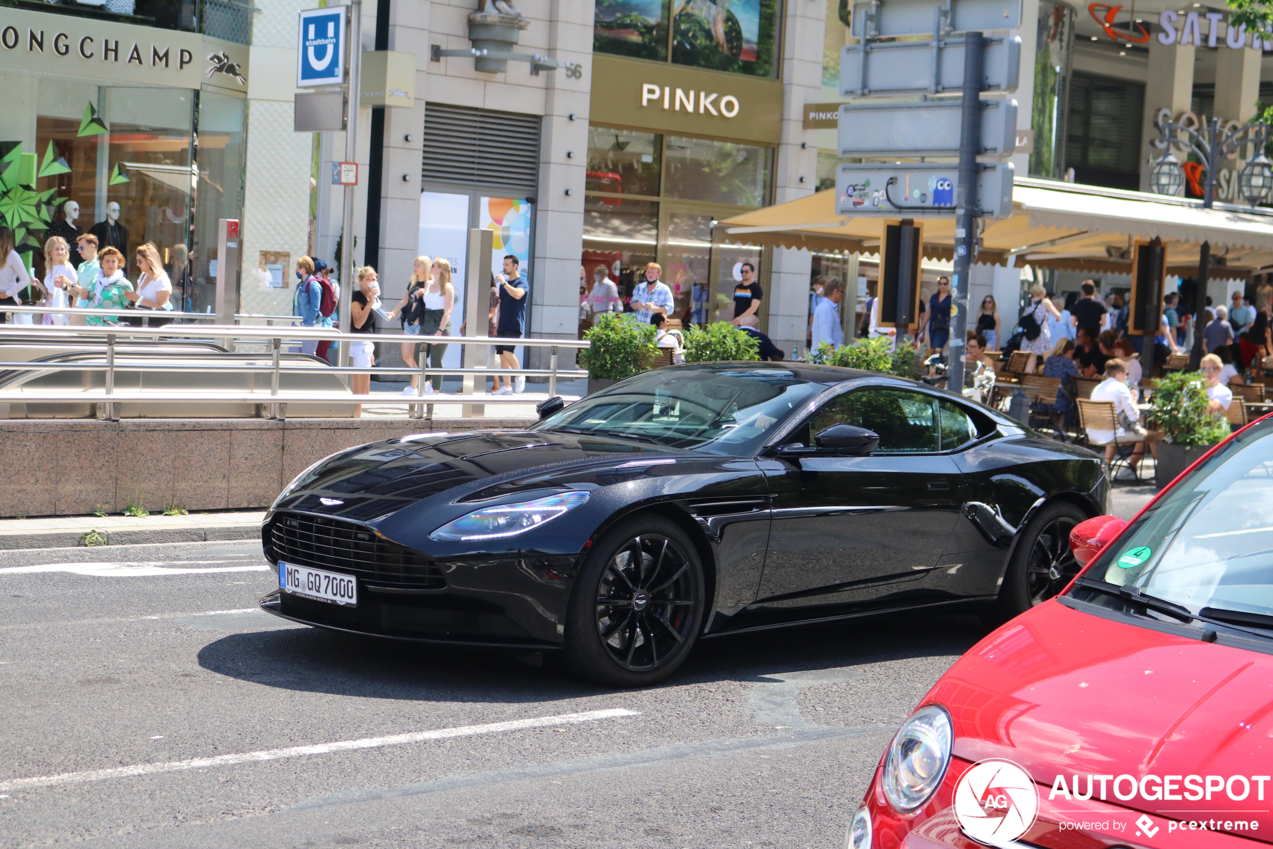 Aston Martin DB11 AMR