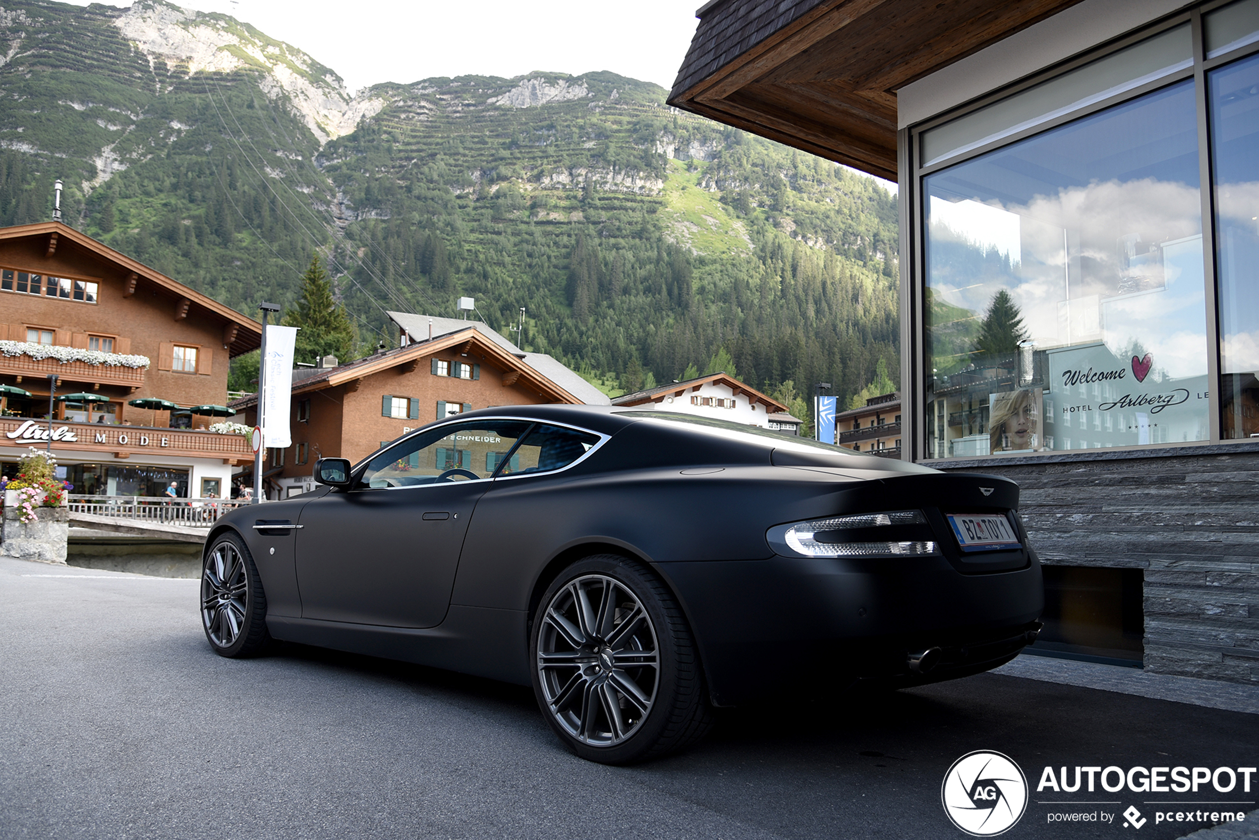 Aston Martin DB9