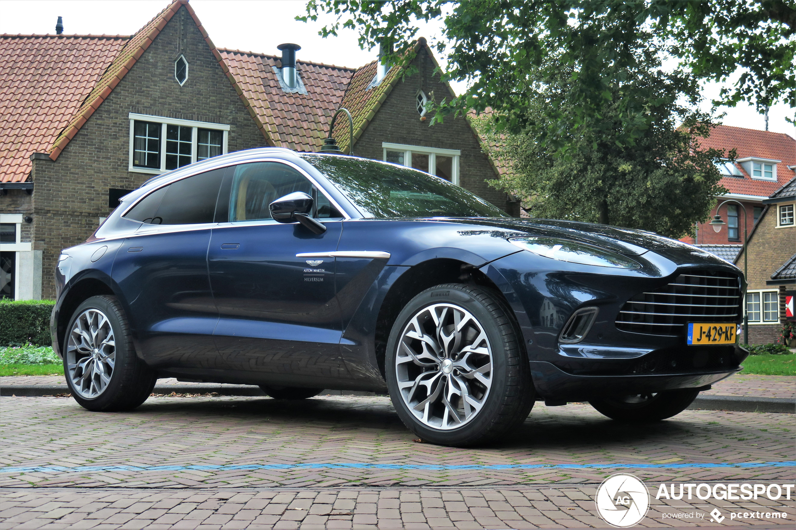 Aston Martin DBX