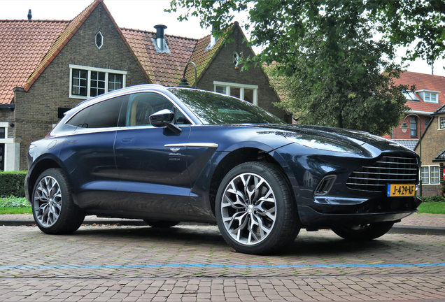 Aston Martin DBX