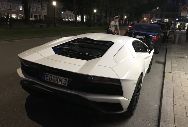 Lamborghini Aventador S LP740-4