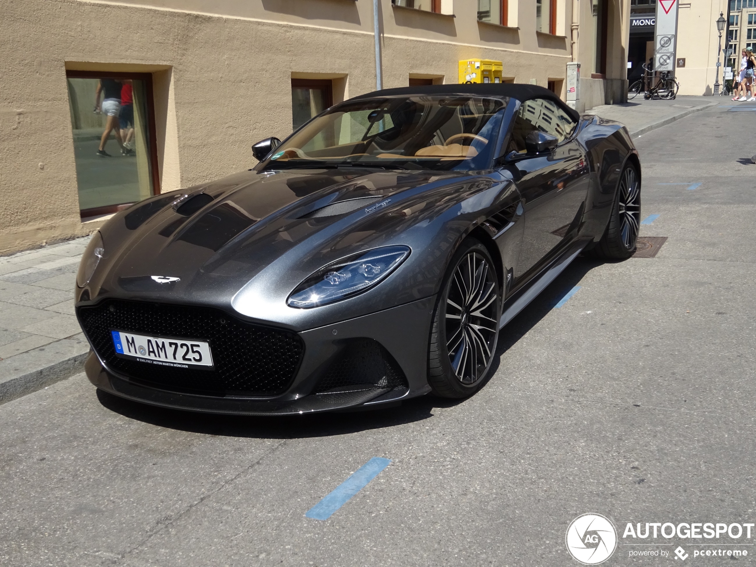 Aston Martin DBS Superleggera Volante