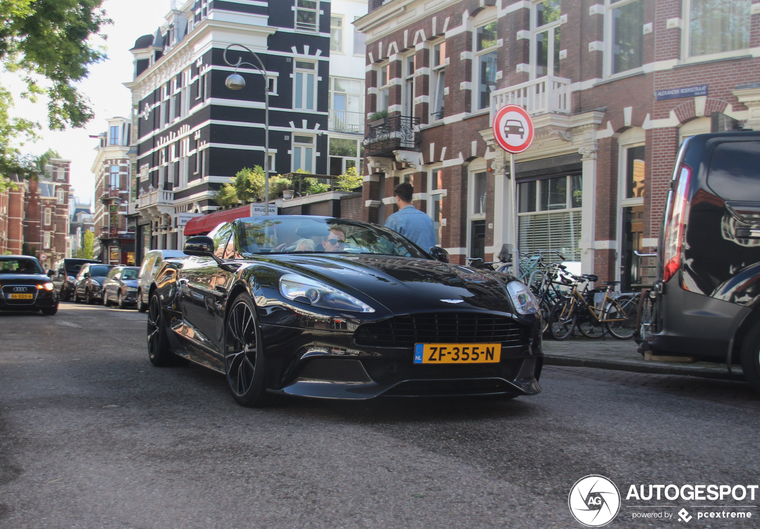 Aston Martin Vanquish Volante