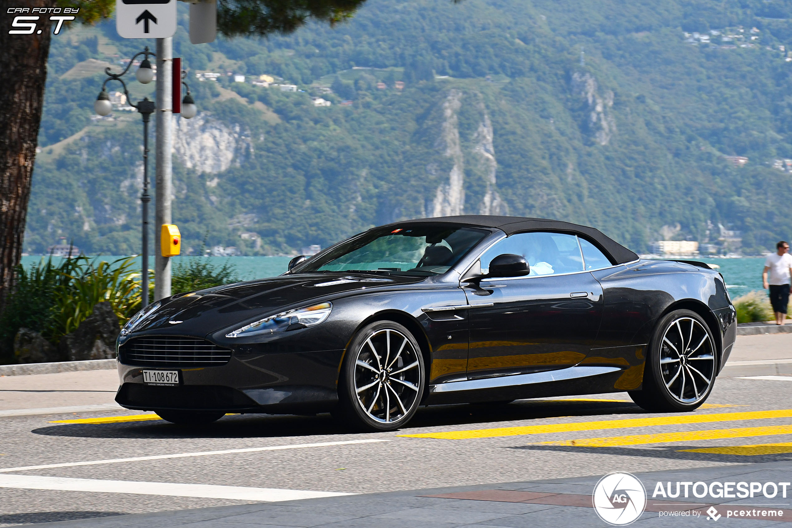 Aston Martin Virage Volante 2011