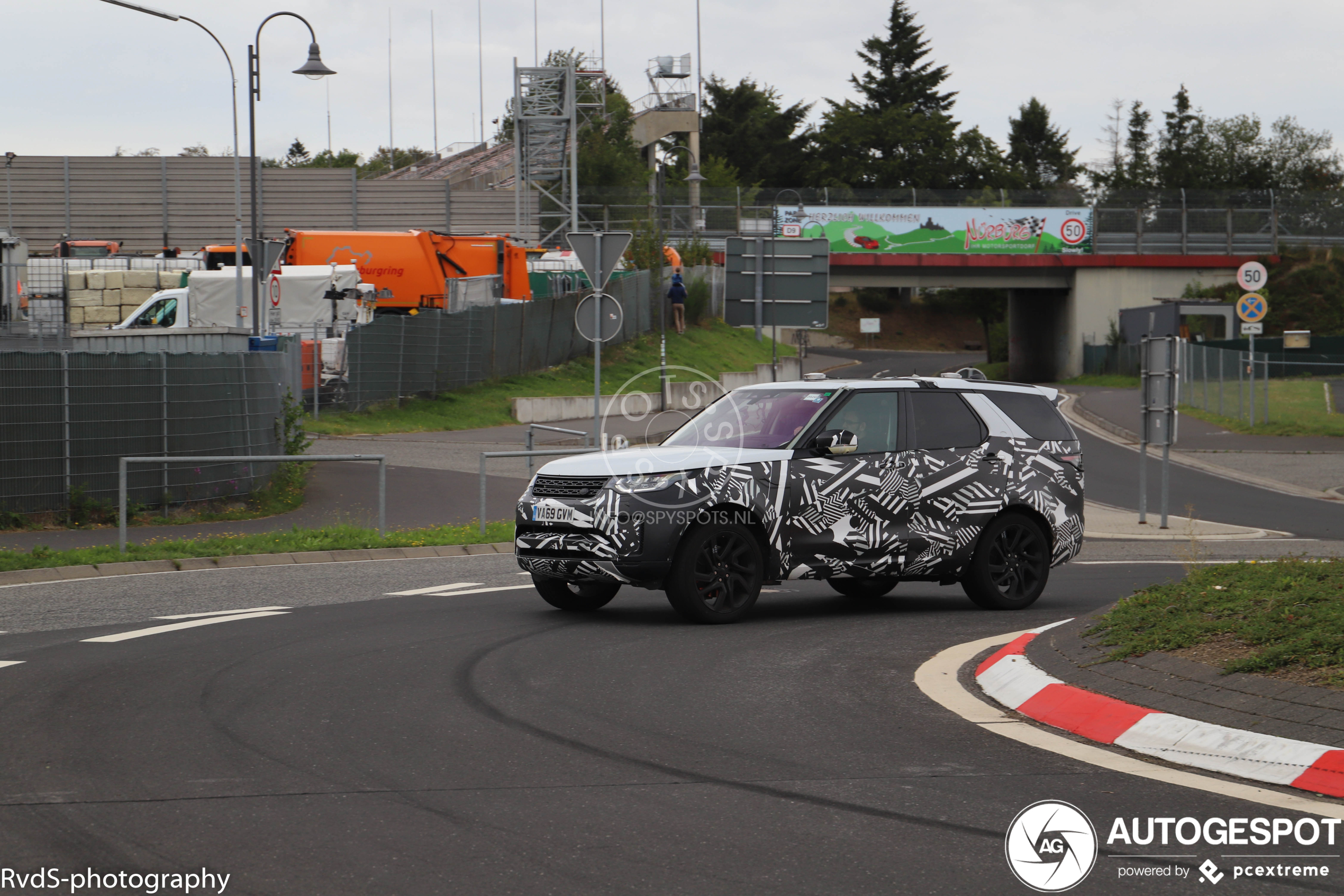 Land Rover Discovery 2021