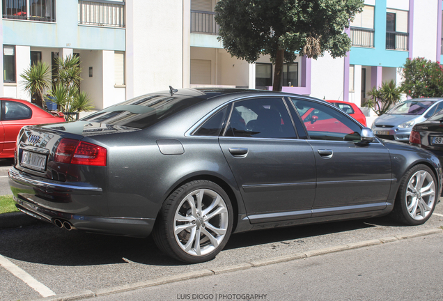 Audi S8 D3