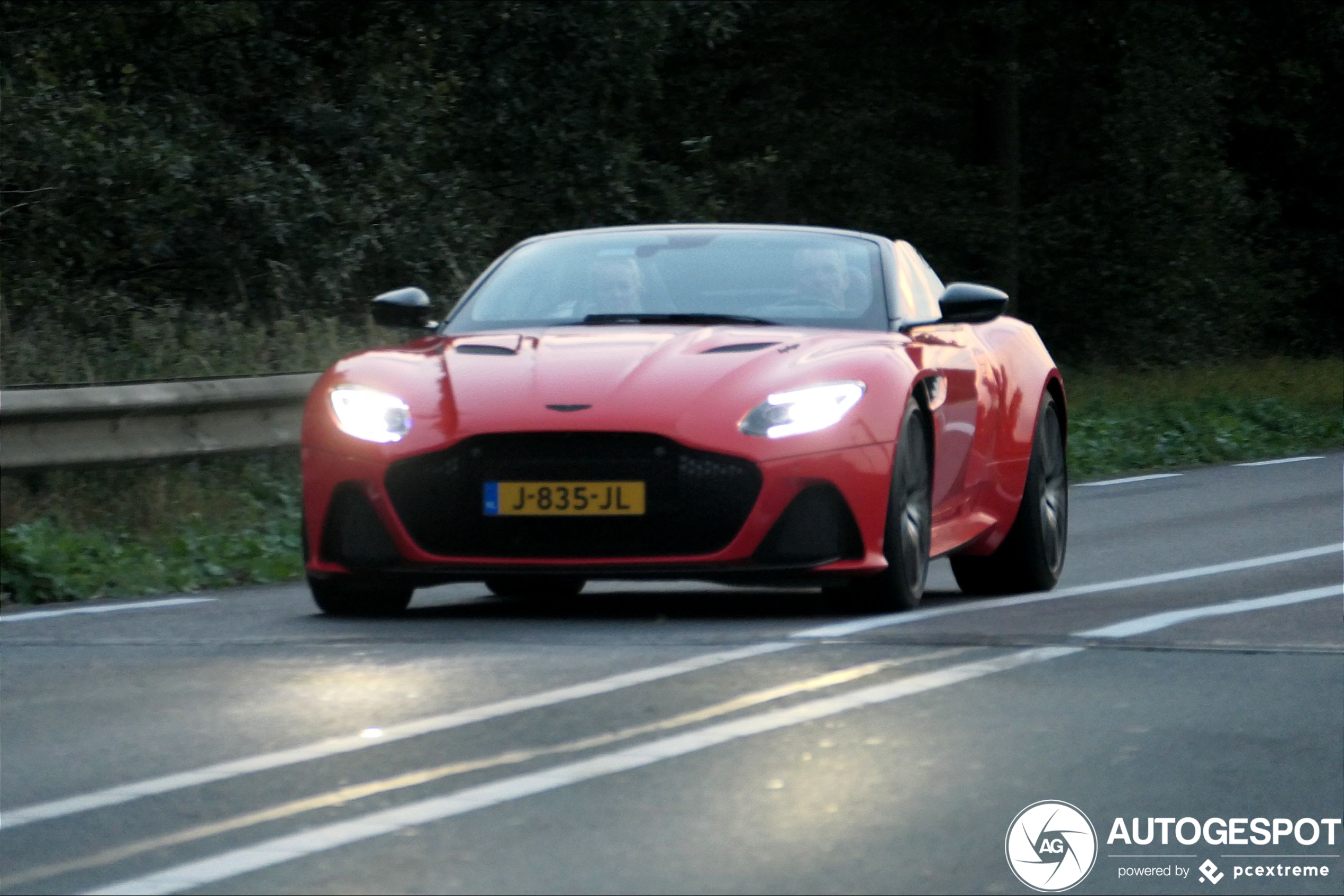 Aston Martin DBS Superleggera Volante