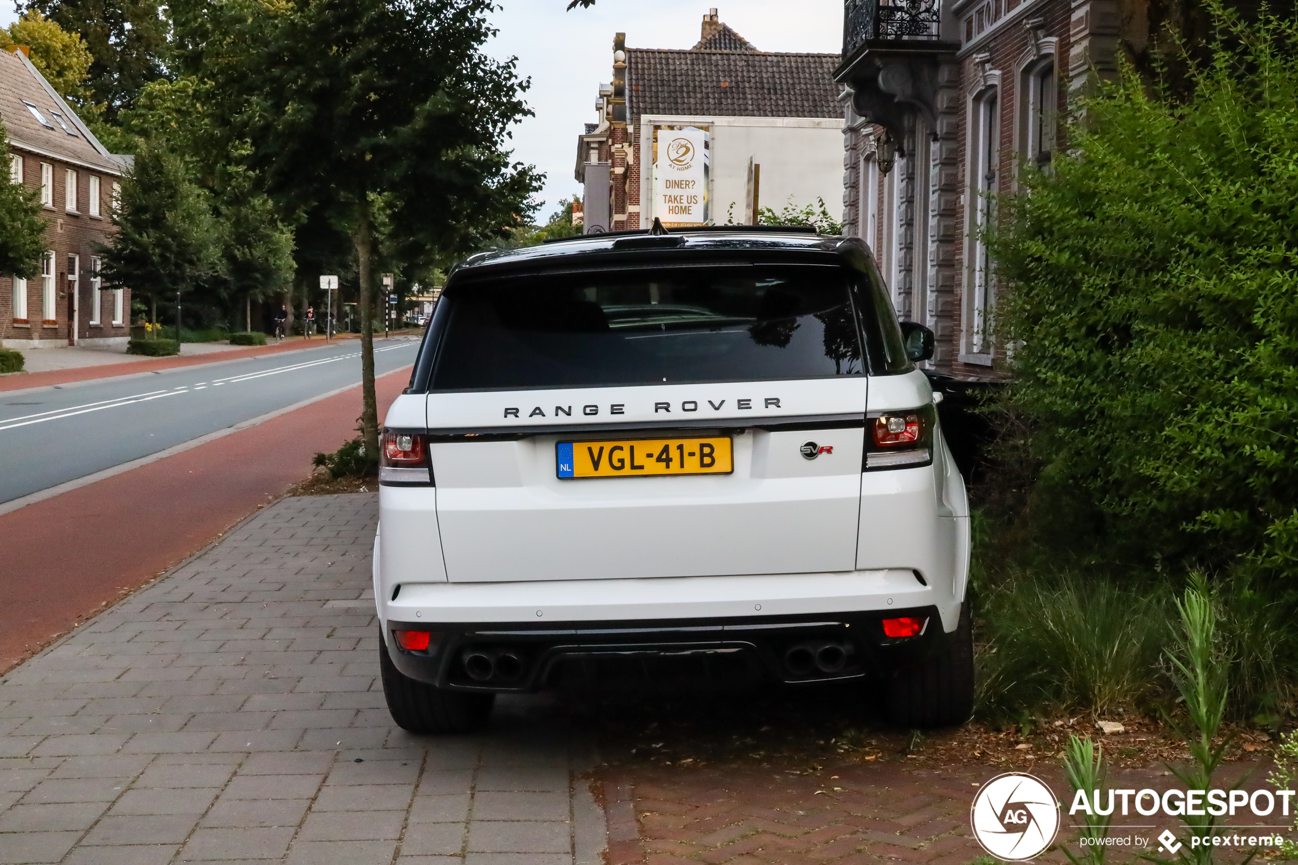 Land Rover Range Rover Sport SVR