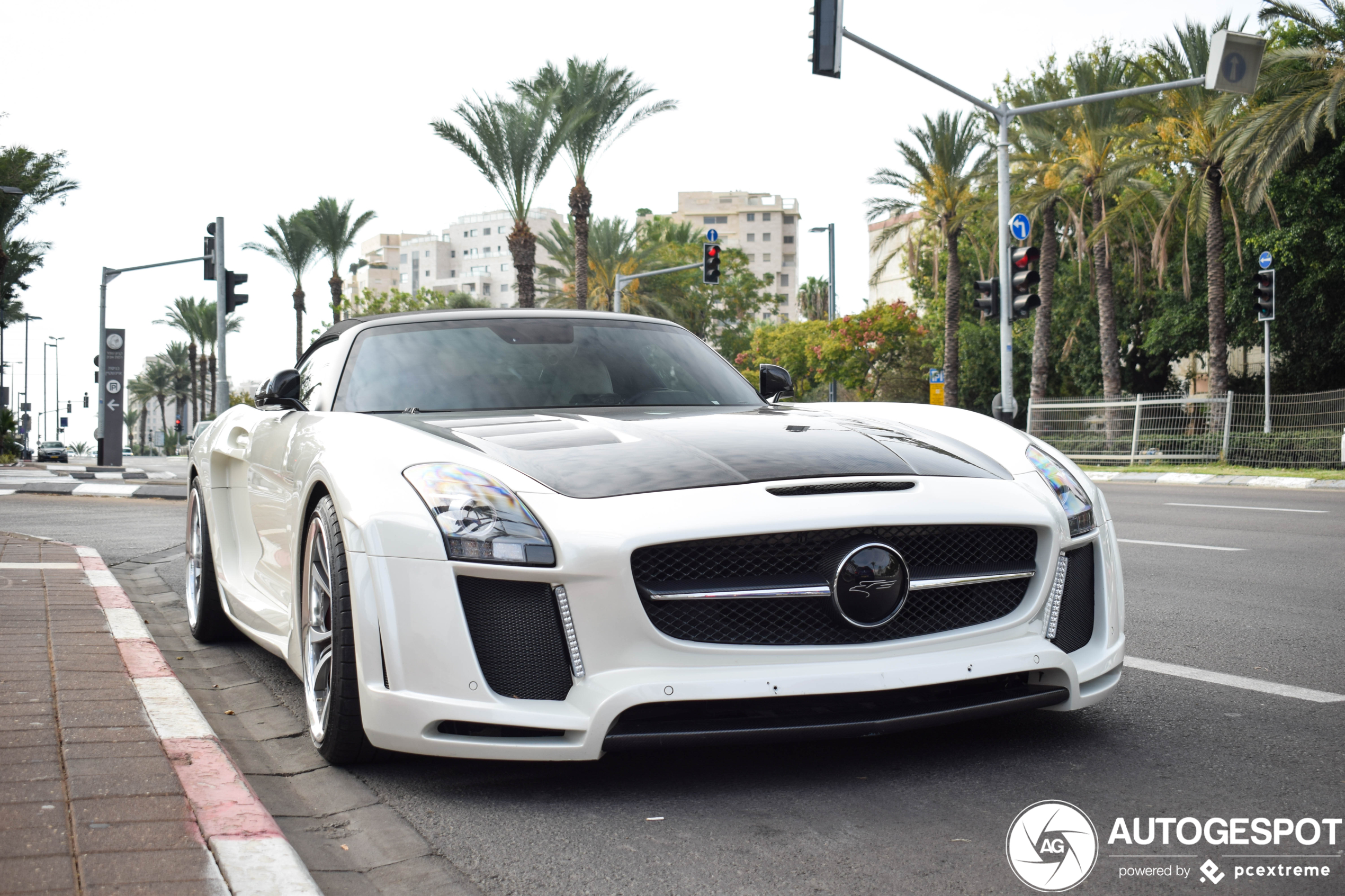 Mercedes-Benz FAB Design SLS AMG voor als de Black Series te smal is