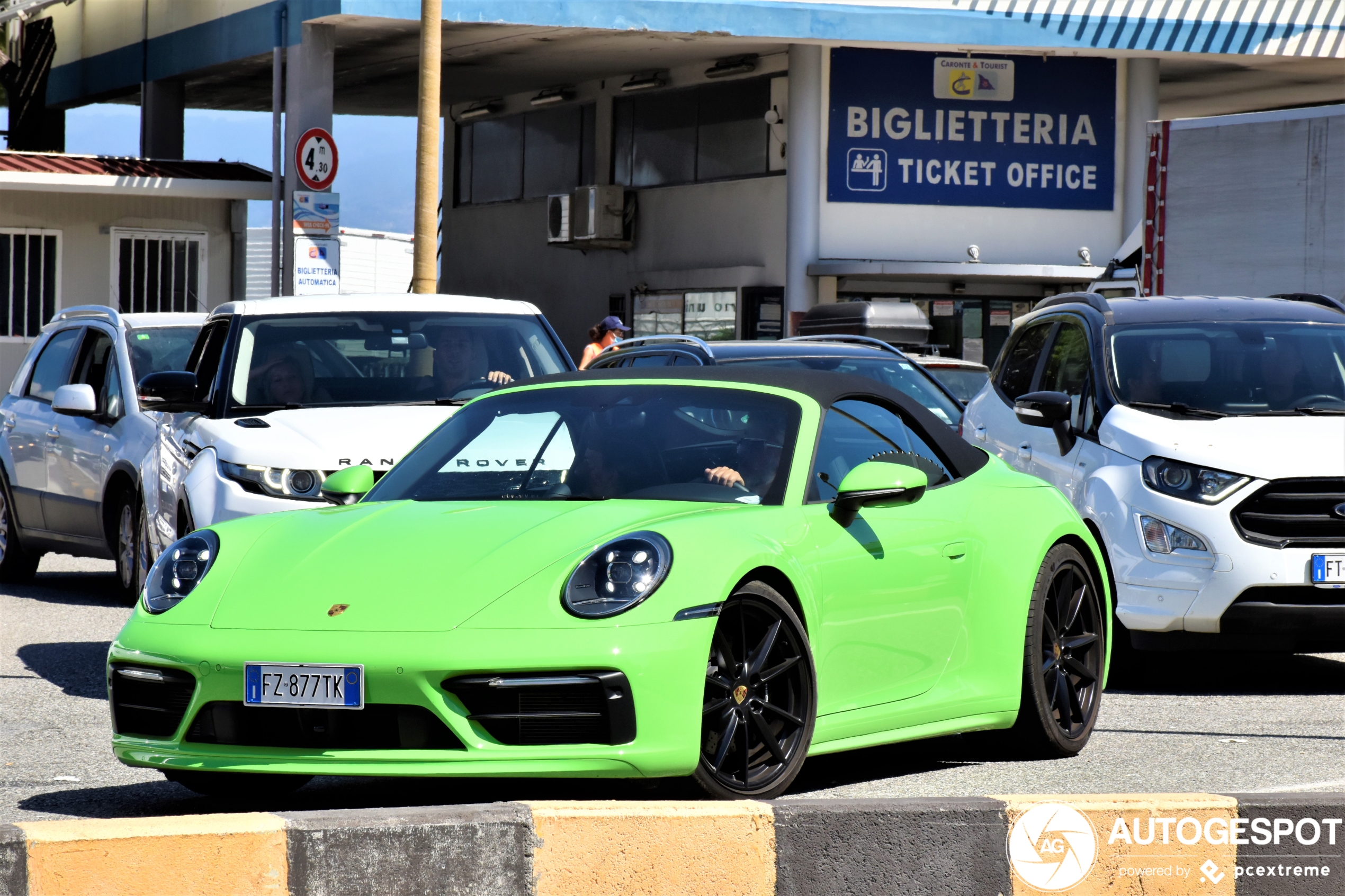 Porsche 992 Carrera 4S Cabriolet